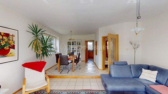 Wohnzimmer mit Essbereich