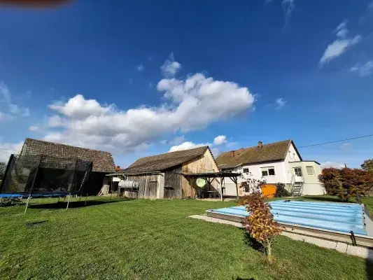 Haus, Pool und Pavillon vom Garten.jpg