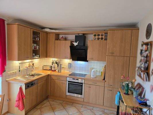 Zeitlose Küchenzeile in Buche