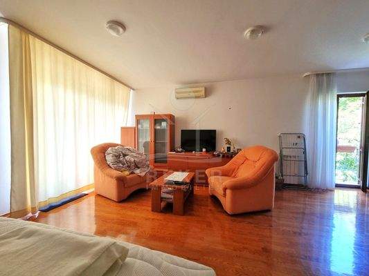 Ruhige Lage in Ičići – nah am Strand