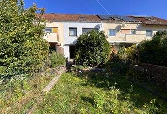 Garten mit Blick zum Wohnhaus