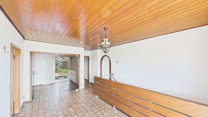 ERDGESCHOSS - EINGANGSBEREICH | VORHER (KI)