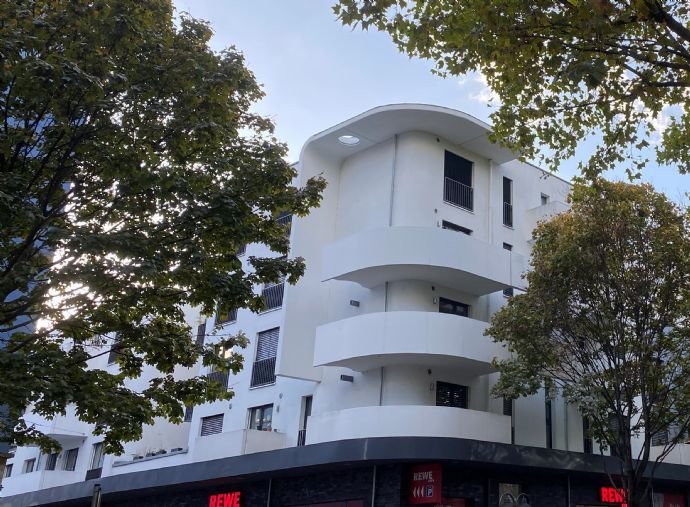 Mitten im Zentrum von Stuttgart-Wangen, Haus Arco-Green Living, modern, großzügig, barrierefrei, nach KfW 55, mit kleinem Garten