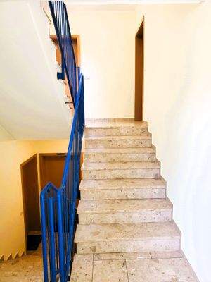 Treppenhaus (K E I N Aufzug)