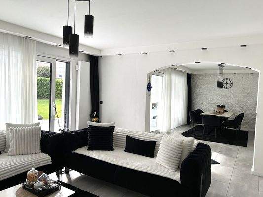 Wohnzimmer und Esszimmer