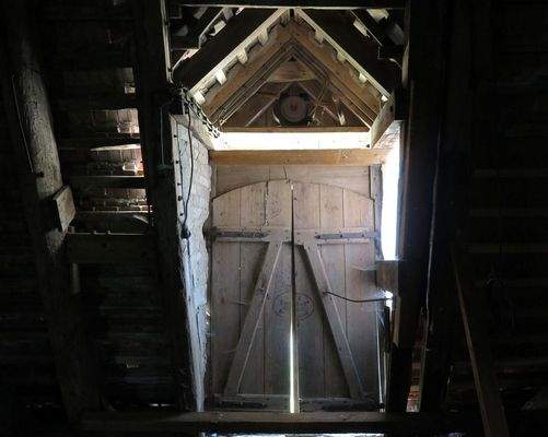 eines der beiden Krantore DG