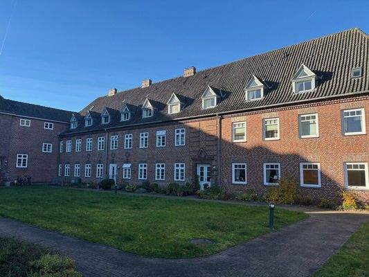 Der Innenhof des Mehrparteienhauses...