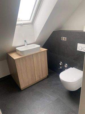 Bad mit Fenster im OG.JPG