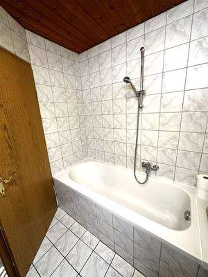 Bad mit Wanne im 1.OG