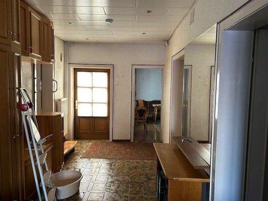 Eingang von Hauptstraße in Diele (Büro)