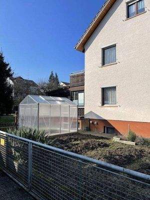 Seitenansicht mit Blick auf die Balkone 