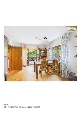 08_EG_-_Esszimmer_mit_Zugang_zur_Terrasse