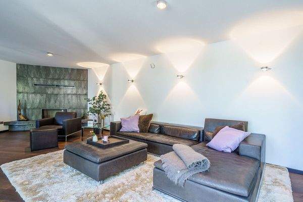 Ansicht Wohnzimmer mit Kamin