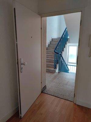 Neuwertige Wohnungseingangstür