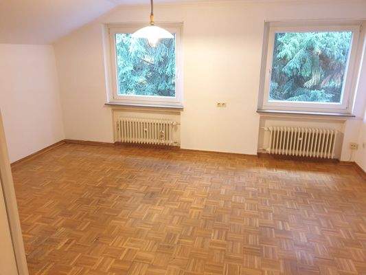 DG Kinderzimmer mit Parkettboden