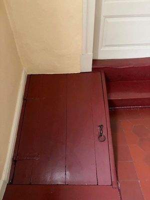 Bodenluke in den Teilkeller