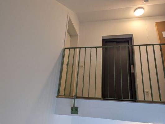 Wohnungstür u Fahrstuhl.jpg
