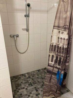 Bad mit Dusche (1)