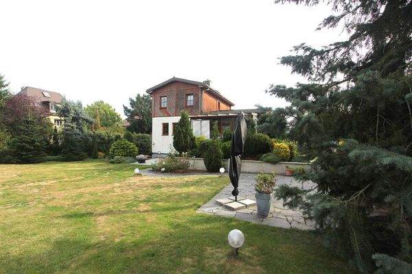 Hausansicht vom Garten