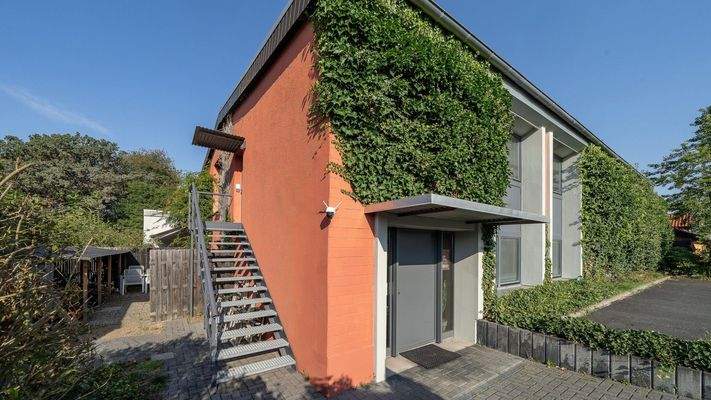 Außenaufgang OG Büros o. Whg.