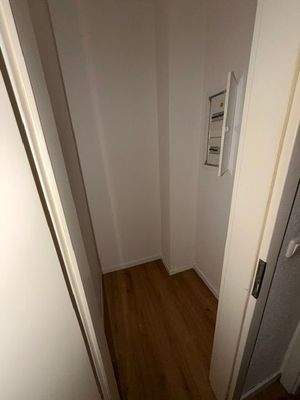 Schmaler Abstellraum