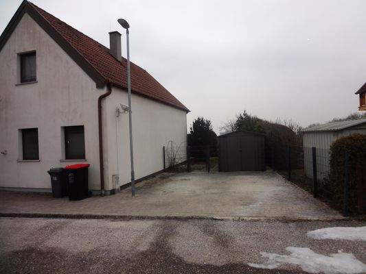 2 Stellplätze rechts neben dem Haus auf Eigengrund