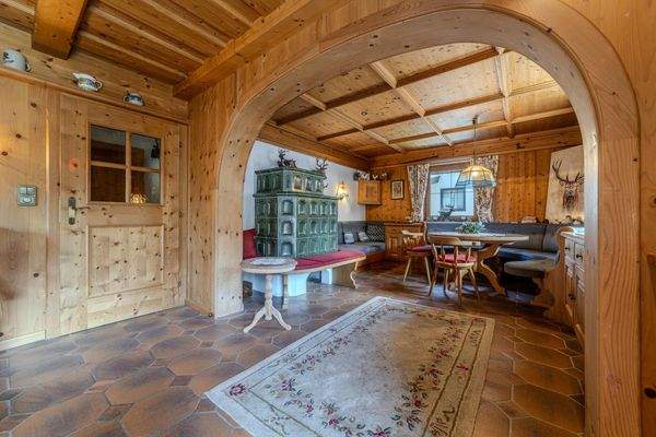 Stube mit Kachelofen