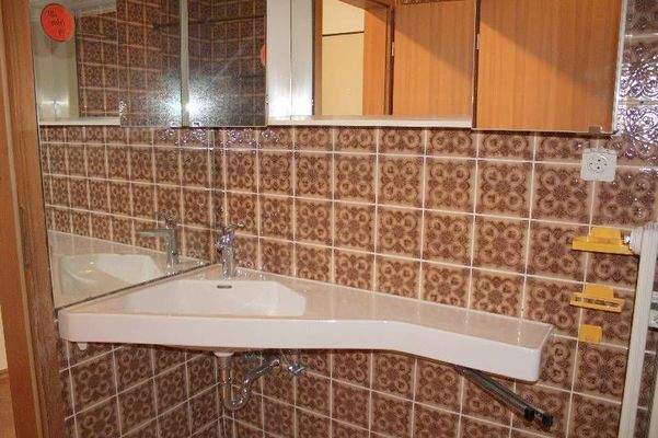 Großer Designerwaschtisch