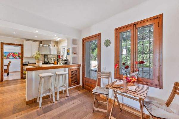 Kitchen in villa in Bendinat 3