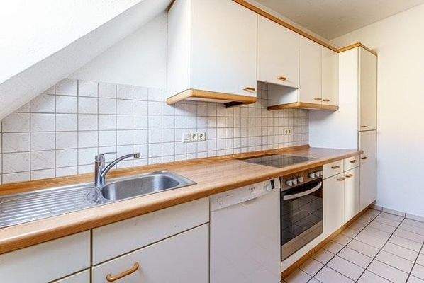 Küche mit vielen Ablagemöglichkeiten