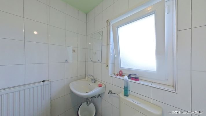 OG I Badezimmer mit Badewanne