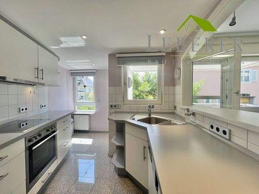 Zeitlose und elegante Küche in Weiß