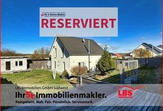 Gepflegtes Einfamilienhaus mit Teich, EBK und Gartenhaus