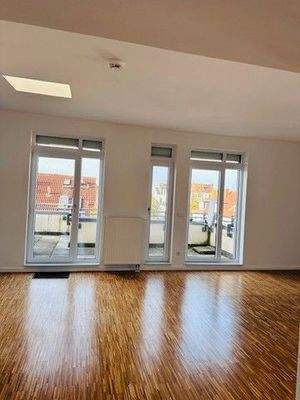 großzügiges Wohnzimmer