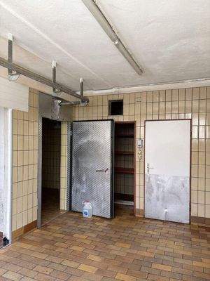 .. Lager mit Kühlhaus !