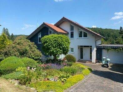 Hausansicht von der Straßenseite