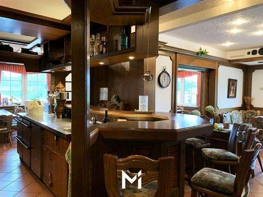 rustikaler Tresen in der Gaststube