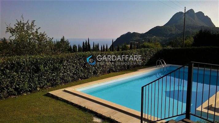 VISTA LAGO MONTECASTELLO DA PISCINA.jpg