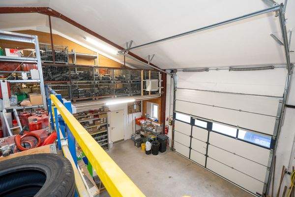 Bühne als Lager nutzbar