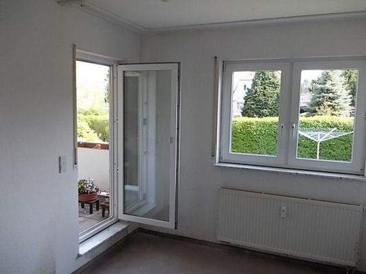 Schlafzimmer zum Balkon.JPG