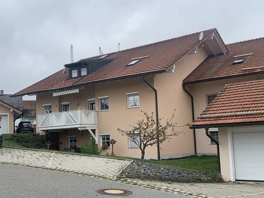 Südansicht mit Garage