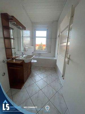 Badezimmer mit Wanne 