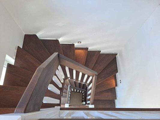 Treppe zum wohnlich ausgebauten Dachboden