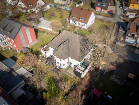 Von oben mit Grundstück