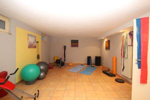 … mit Hobbyraum …