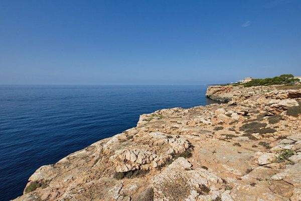Grundstück mit Panoramablick in erster Meereslinie zum Verkauf in Cala Pi, Mallorca