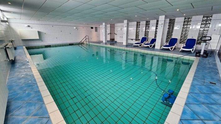 Schwimmbad: im Nachbarhaus-KG