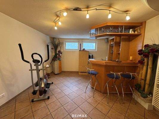 Wohnhaus KG Kellerbar