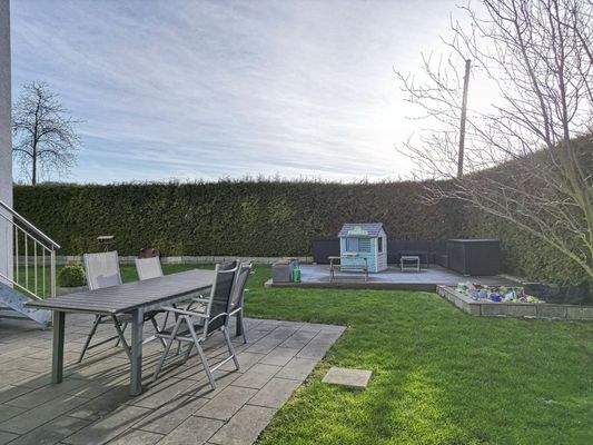 ...Zugang zur Terrasse und...