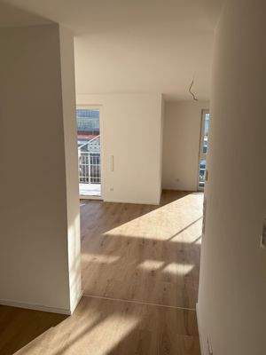 Flur mit Blick in Wohnbereich